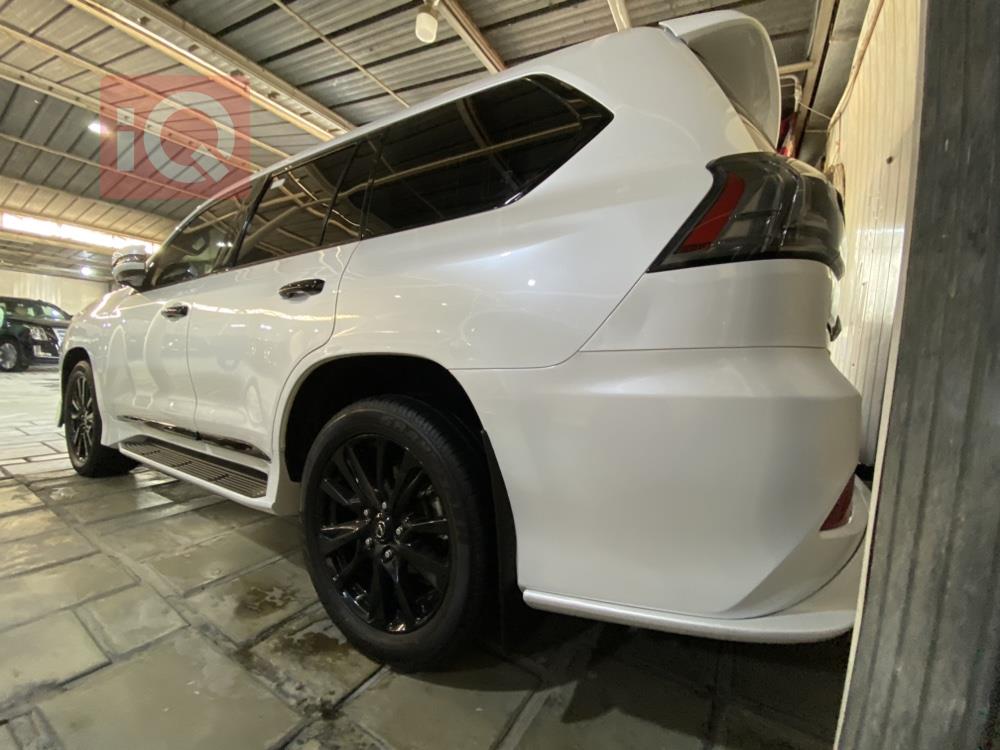 Lexus LX